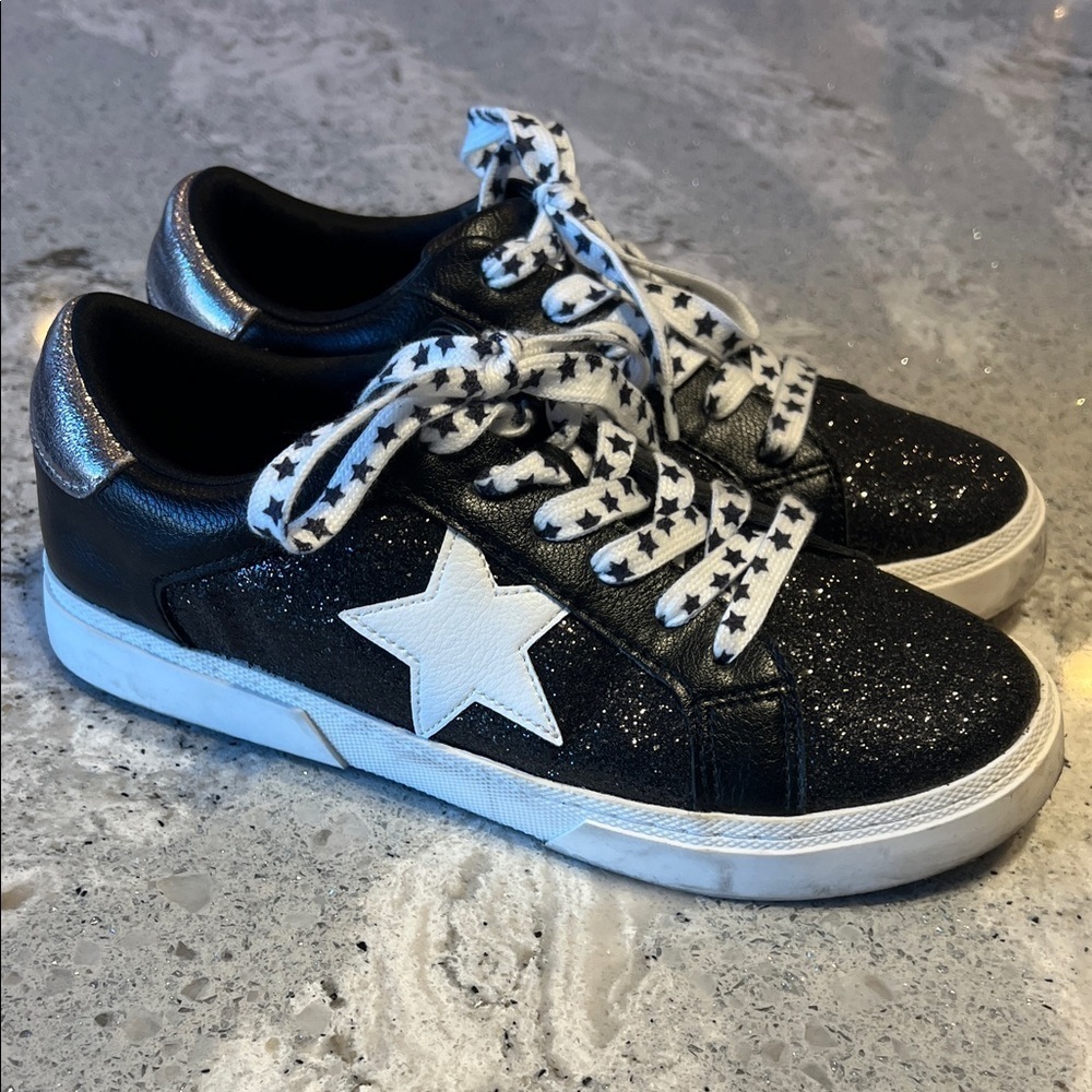 Art Class Black Sneakers with Star Accents Size 6.5